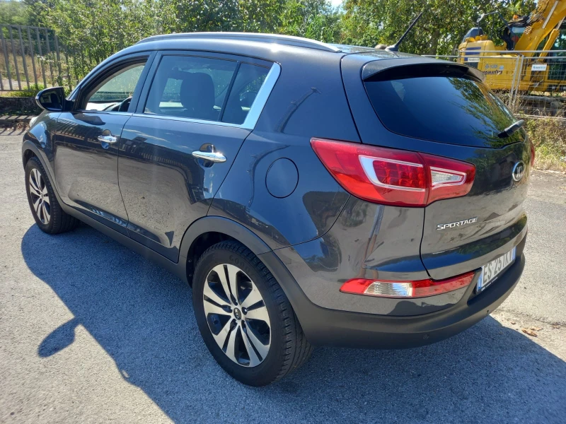 Kia Sportage 1.7CRDI-176х.км-СЕРВИЗНА КНИЖКА-ПЕРФЕКТЕН, снимка 4 - Автомобили и джипове - 47503679