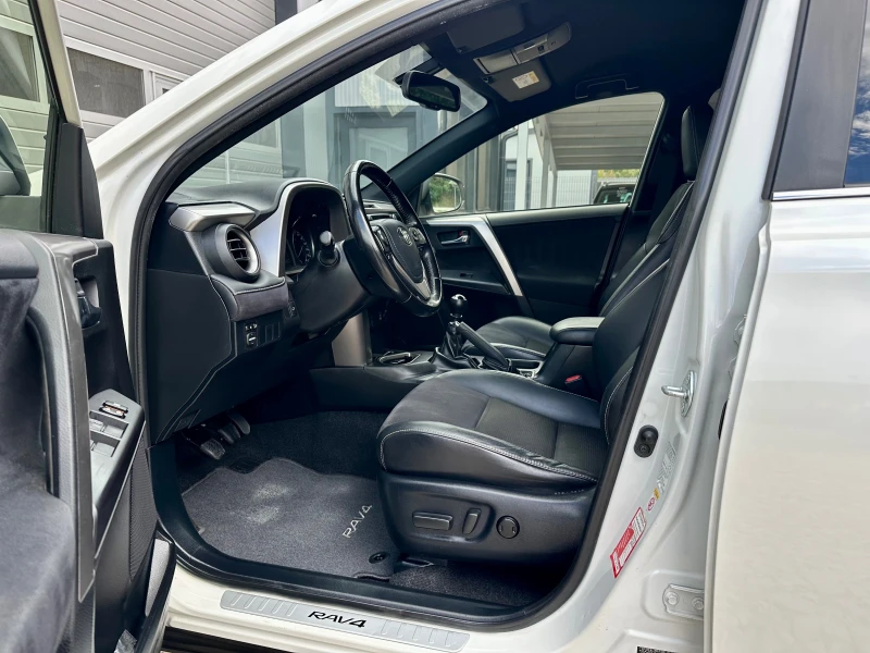 Toyota Rav4 2.0D4D FULL LED ФЕЙСЛИФТ КОЖА НАВИ ПОДГРЕВ ИТАЛИЯ, снимка 9 - Автомобили и джипове - 52012808