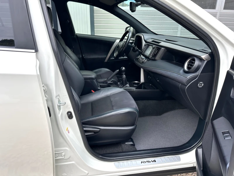 Toyota Rav4 2.0D4D FULL LED ФЕЙСЛИФТ КОЖА НАВИ ПОДГРЕВ ИТАЛИЯ, снимка 10 - Автомобили и джипове - 52012808