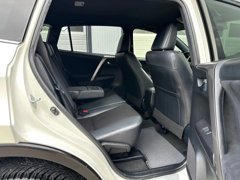 Toyota Rav4 2.0D4D FULL LED ФЕЙСЛИФТ КОЖА НАВИ ПОДГРЕВ ИТАЛИЯ, снимка 11 - Автомобили и джипове - 52012808