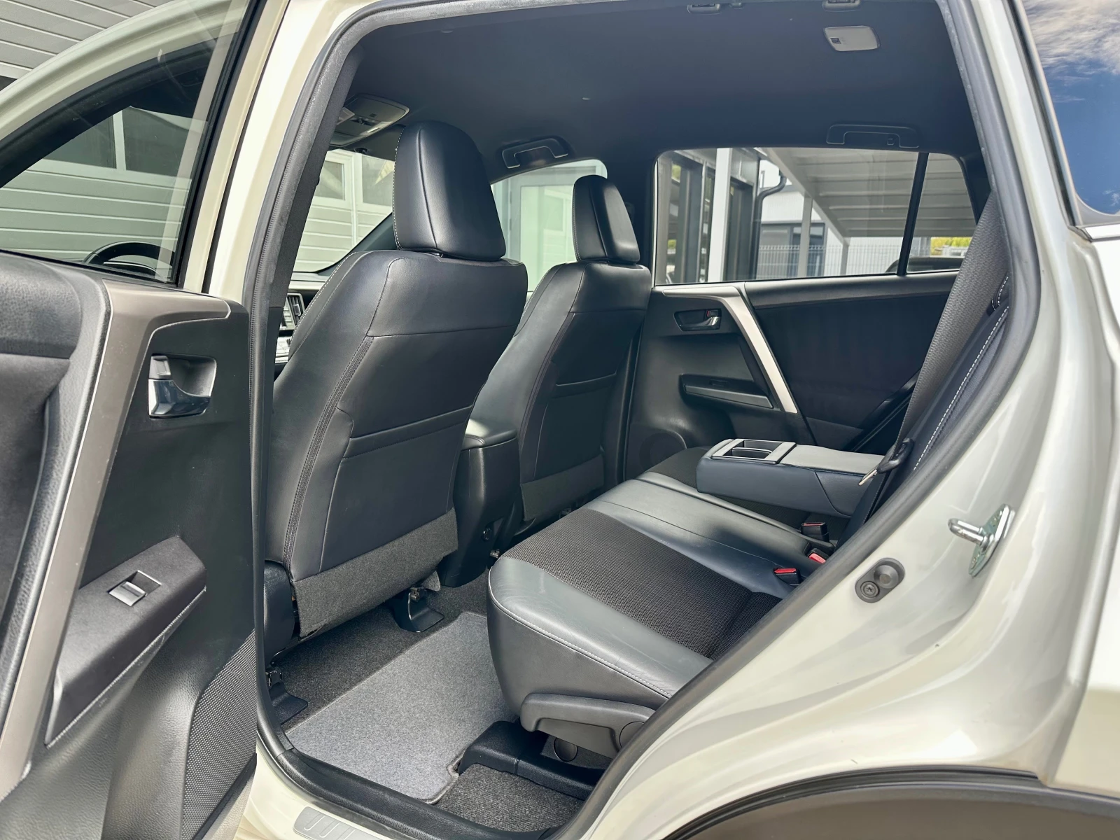 Toyota Rav4 2.0D4D FULL LED      | Mobile.bg   14