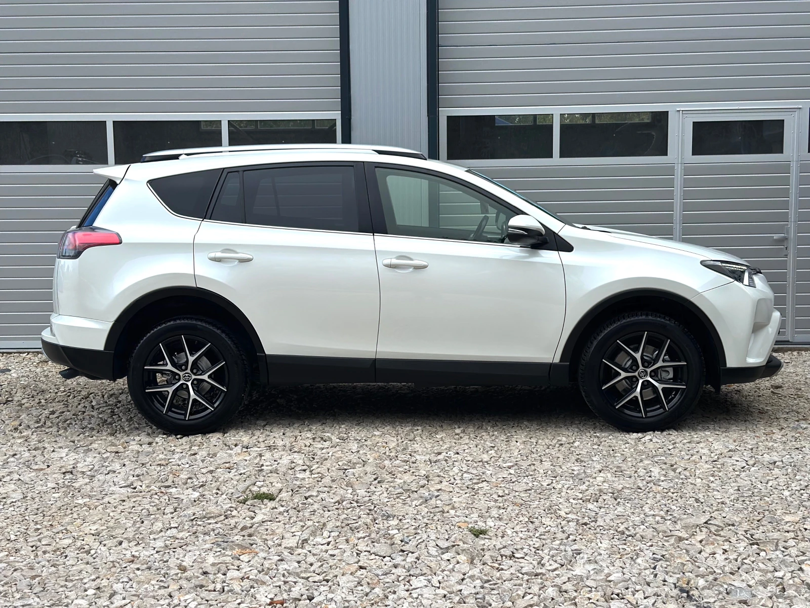 Toyota Rav4 2.0D4D FULL LED ФЕЙСЛИФТ КОЖА НАВИ ПОДГРЕВ ИТАЛИЯ - изображение 8
