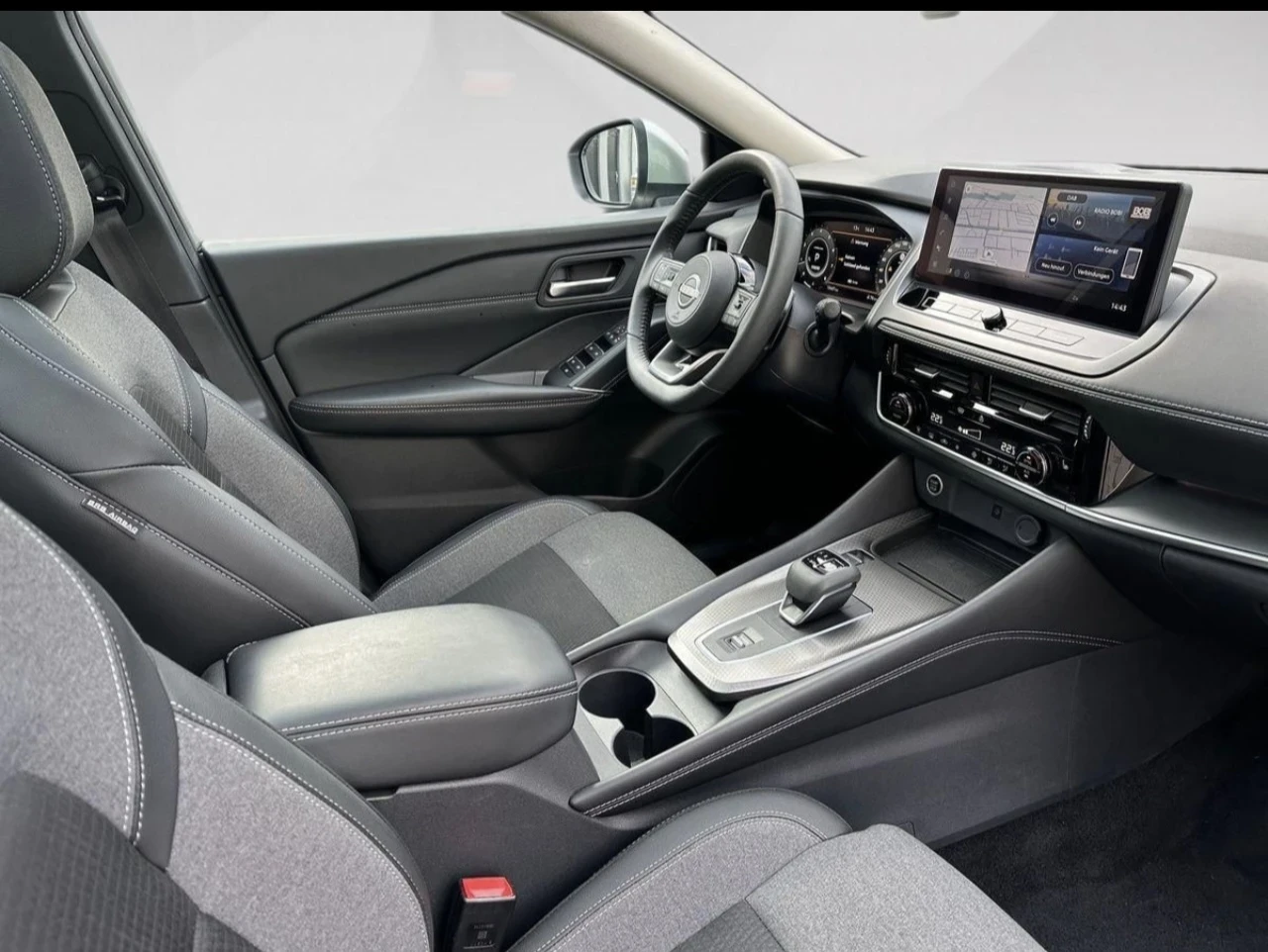 Nissan Qashqai N connecta Pano Haed Up 360, снимка 7 - Автомобили и джипове - 54031854