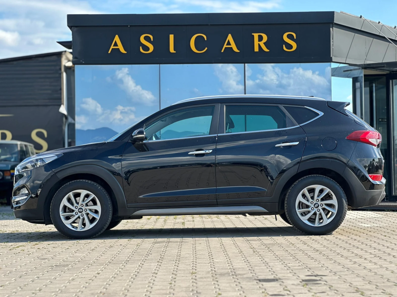 Hyundai Tucson / 1.7D / EURO 6 / NAVI / SOUND EDITION / , снимка 2 - Автомобили и джипове - 55197090
