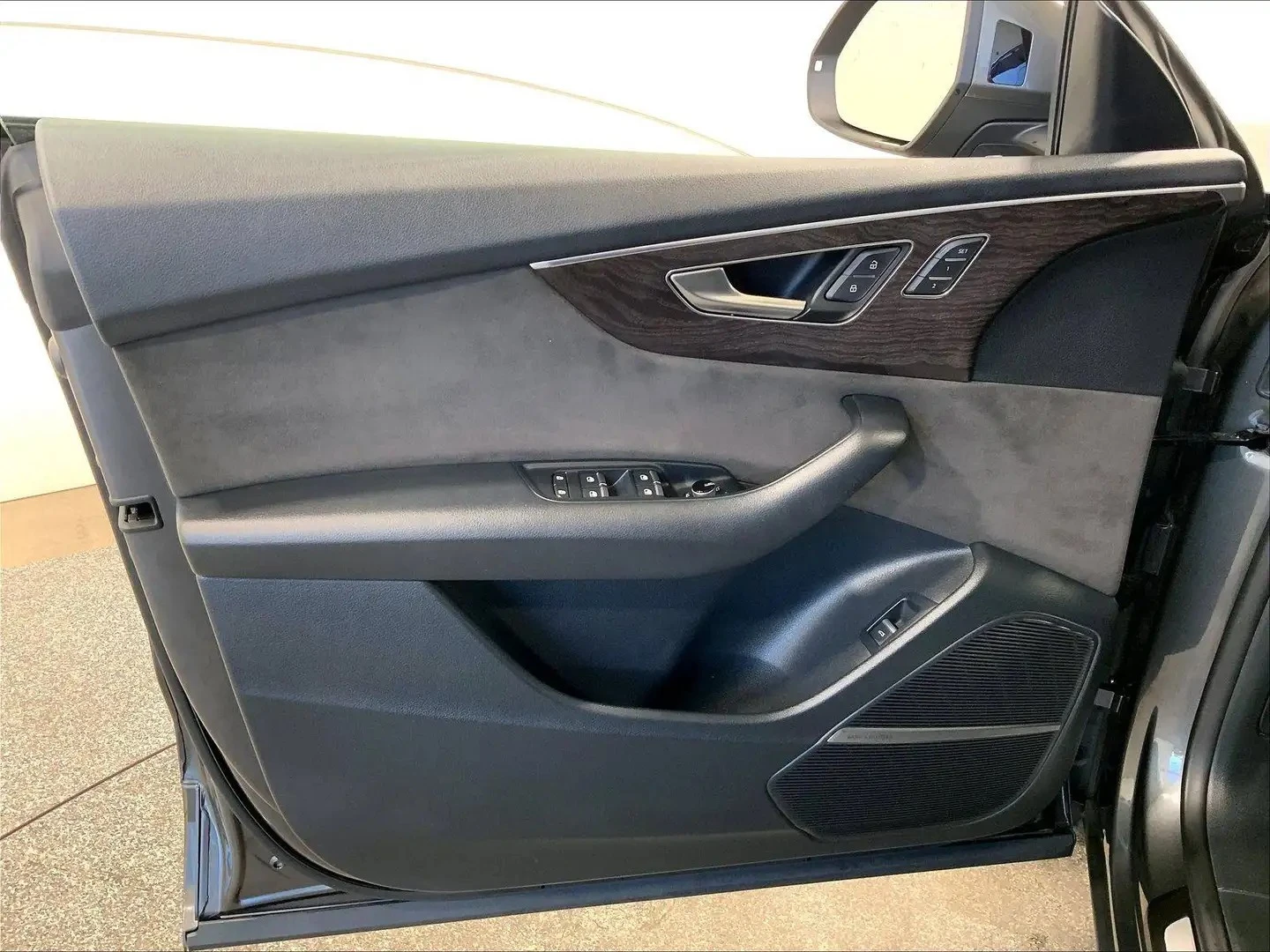 Audi Q8 55 TFSI Technik | LUXURY PKG, снимка 8 - Автомобили и джипове - 56071946