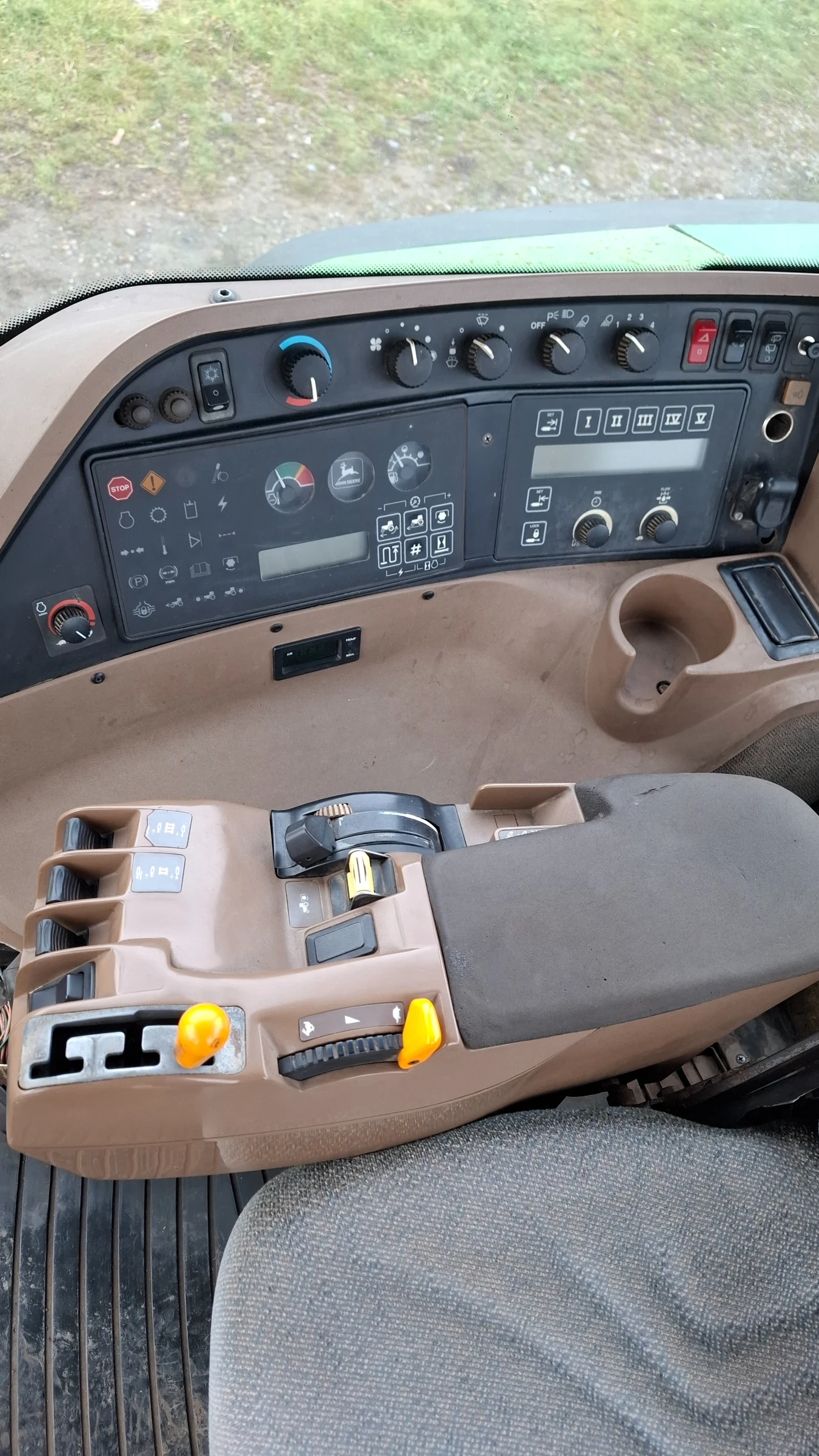 Трактор John Deere 8100 - изображение 8