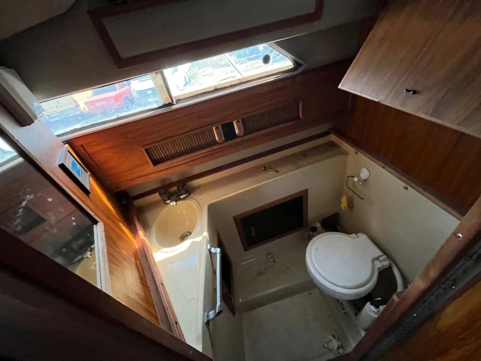 Моторна яхта Sea Ray SRV 245, снимка 4 - Воден транспорт - 55772780