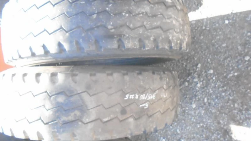 Гуми Летни 315/80R22.5, снимка 2 - Гуми и джанти - 22756390