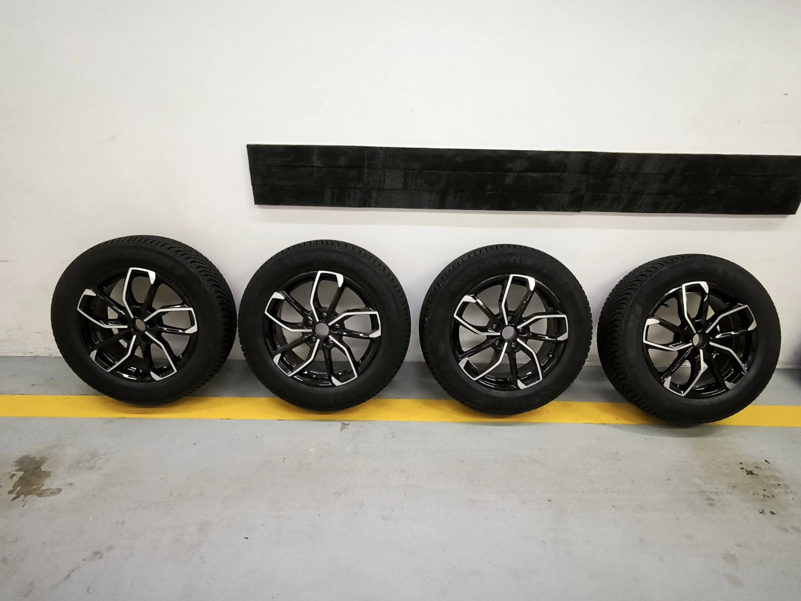 ���� 215/65R17 | Mobile.bg � ����������� 2