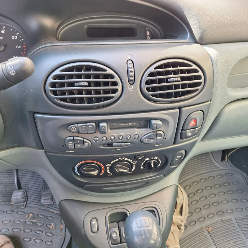 Renault Scenic, снимка 2 - Автомобили и джипове - 48784072