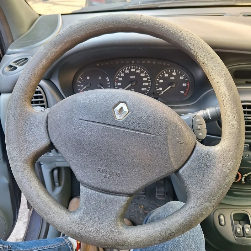 Renault Scenic, снимка 12 - Автомобили и джипове - 48784072