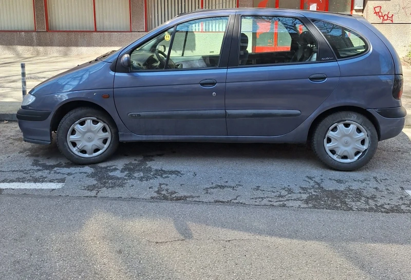 Renault Scenic, снимка 10 - Автомобили и джипове - 48784072