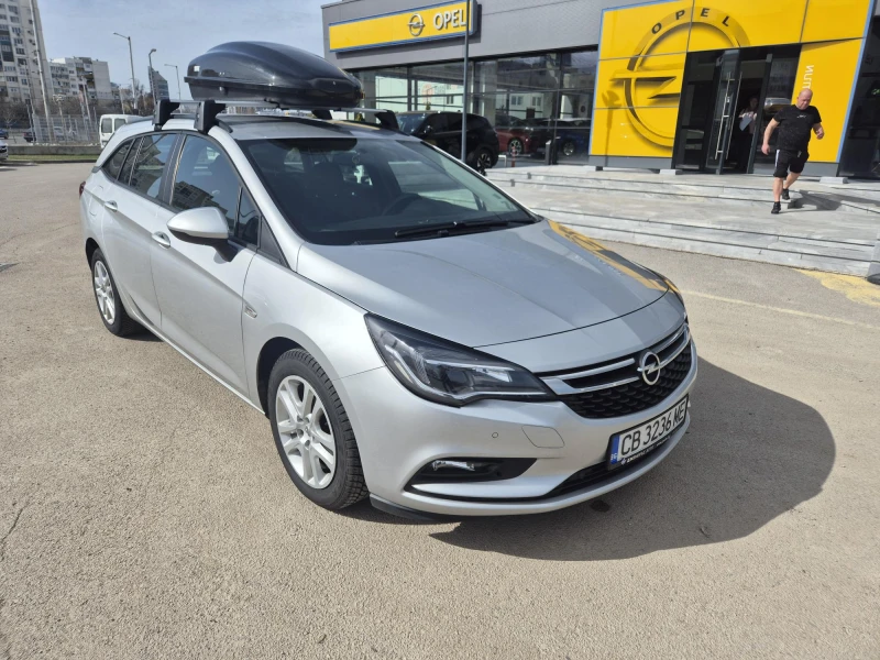 Opel Astra Комби, снимка 2 - Автомобили и джипове - 49575161