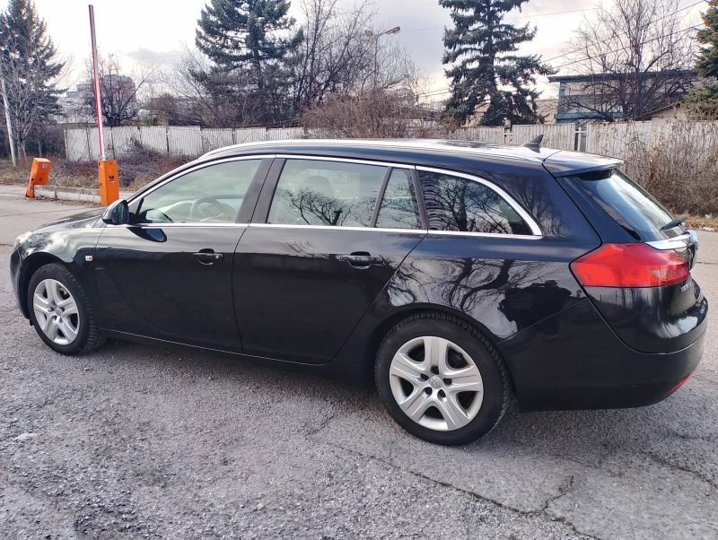Opel Insignia Sport tourer , снимка 8 - Автомобили и джипове - 52474614