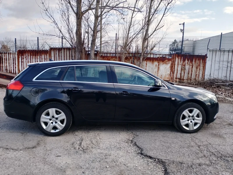 Opel Insignia Sport tourer , снимка 6 - Автомобили и джипове - 52474614