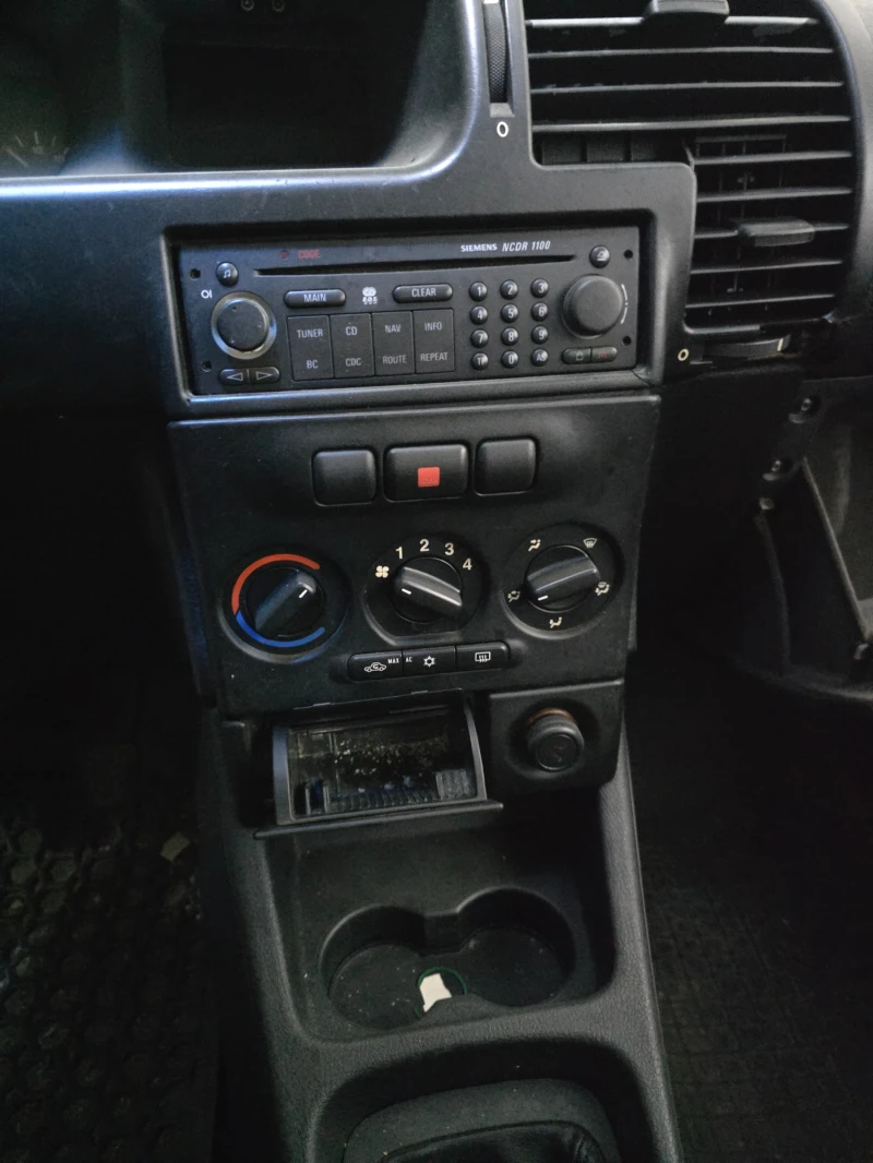 Opel Zafira 2.2 DTI, снимка 4 - Автомобили и джипове - 53058396