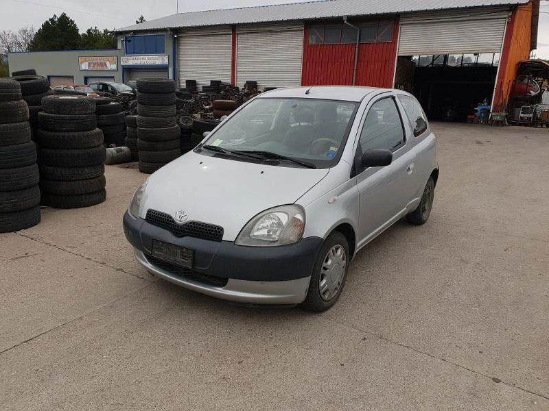 Toyota Yaris 1.0 vvt-i, снимка 1 - Автомобили и джипове - 23220817