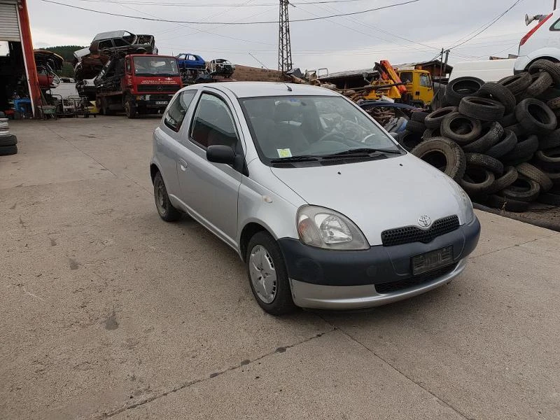 Toyota Yaris 1.0 vvt-i, снимка 2 - Автомобили и джипове - 23220817