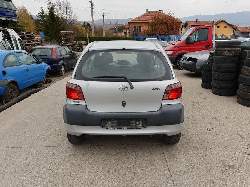 Toyota Yaris 1.0 vvt-i, снимка 4 - Автомобили и джипове - 23220817