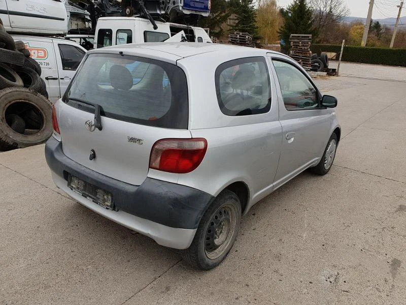 Toyota Yaris 1.0 vvt-i, снимка 5 - Автомобили и джипове - 23220817