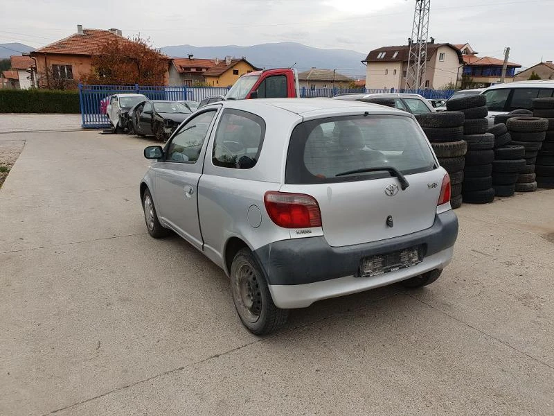 Toyota Yaris 1.0 vvt-i, снимка 6 - Автомобили и джипове - 23220817