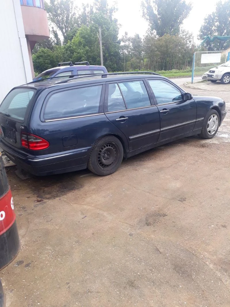 Mercedes-Benz E 270 2.7cdi, снимка 3 - Автомобили и джипове - 47458434