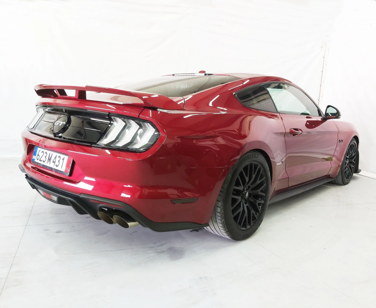 Ford Mustang GT Premium + Performance - изображение 9