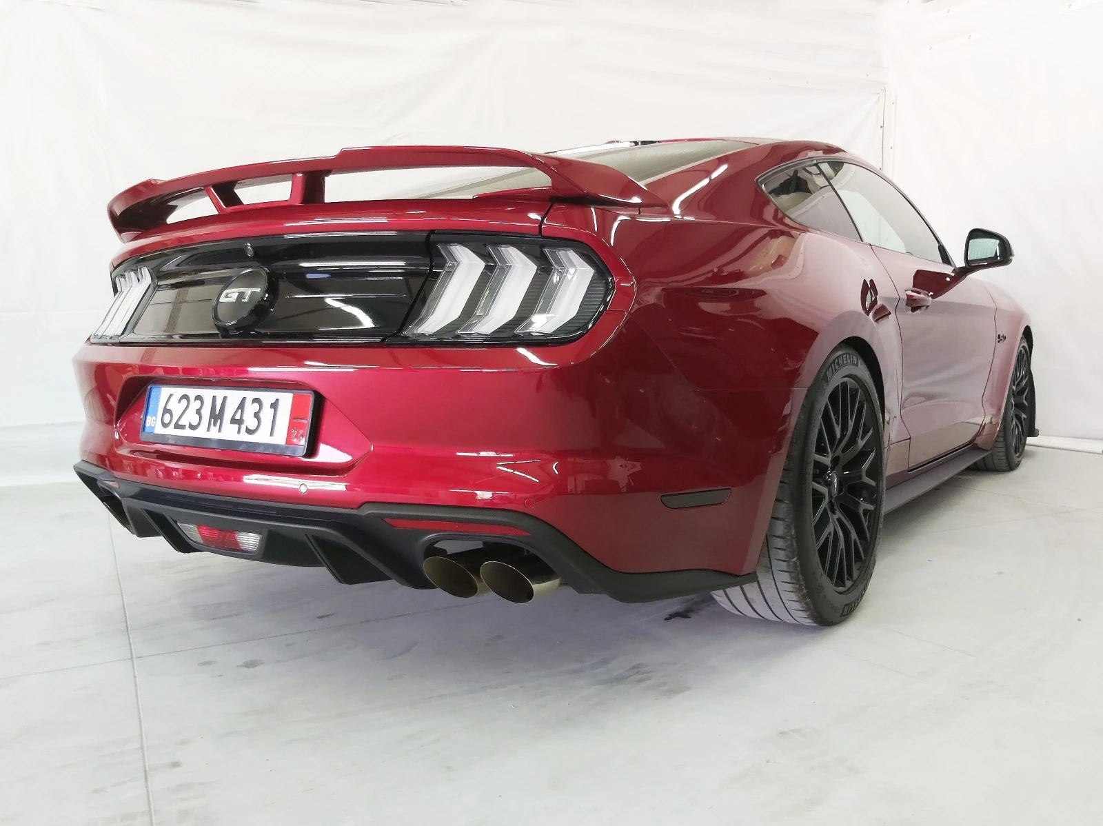 Ford Mustang GT Premium + Performance - изображение 7