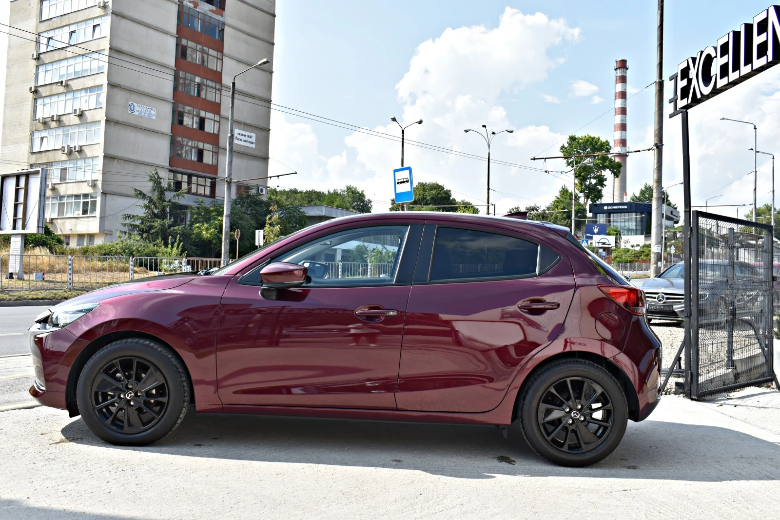 Mazda 2 1.5i* AUTOMAT* РАВЕН* НА* НОВ* 6000KM!! - изображение 2