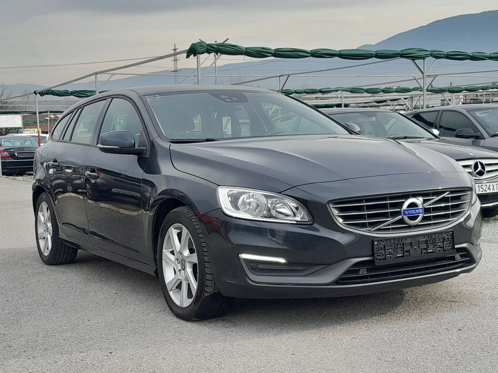 Volvo V60 2.0 D4 kinetic 180 - изображение 3