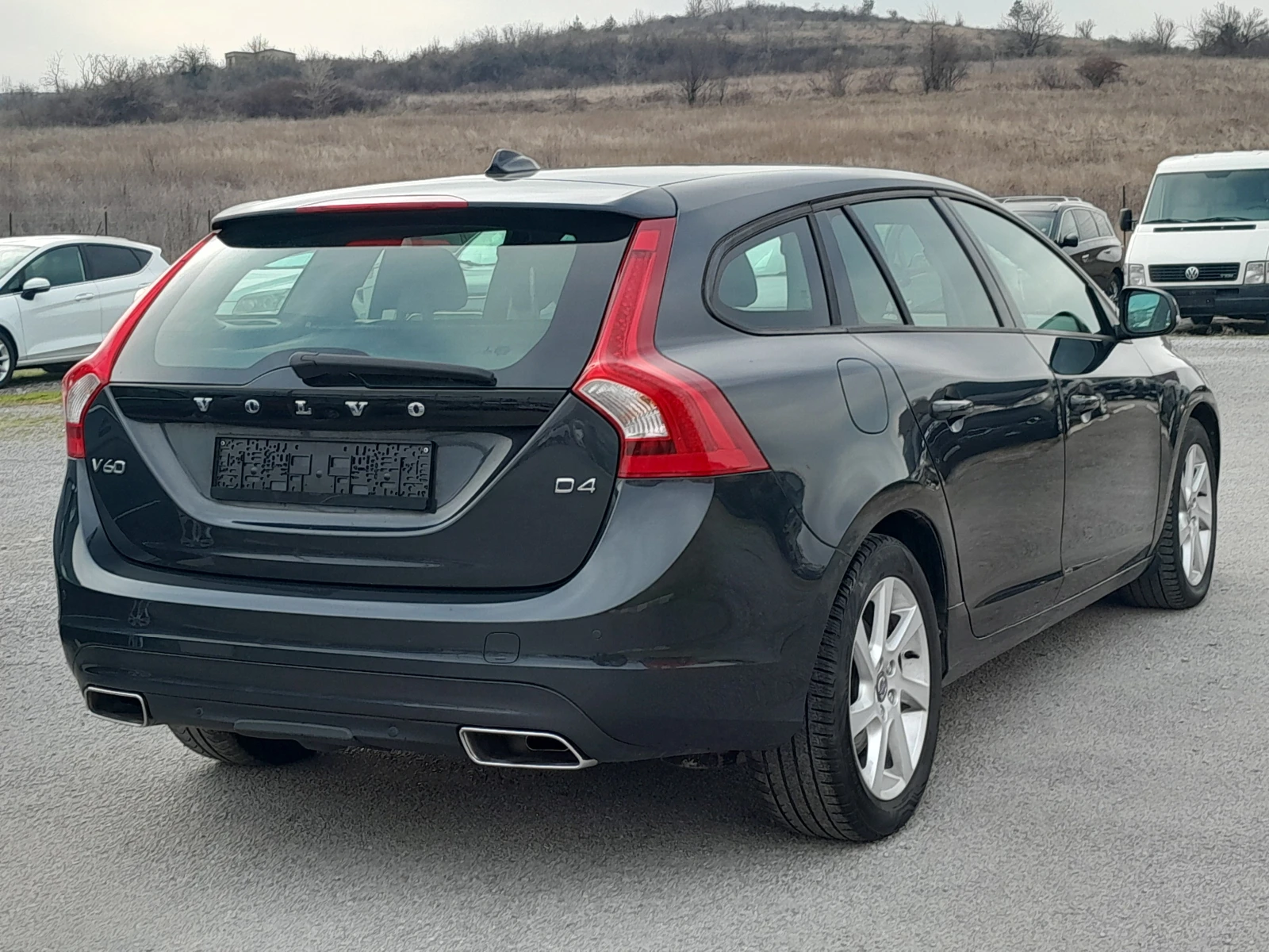 Volvo V60 2.0 D4 kinetic 180 - изображение 4