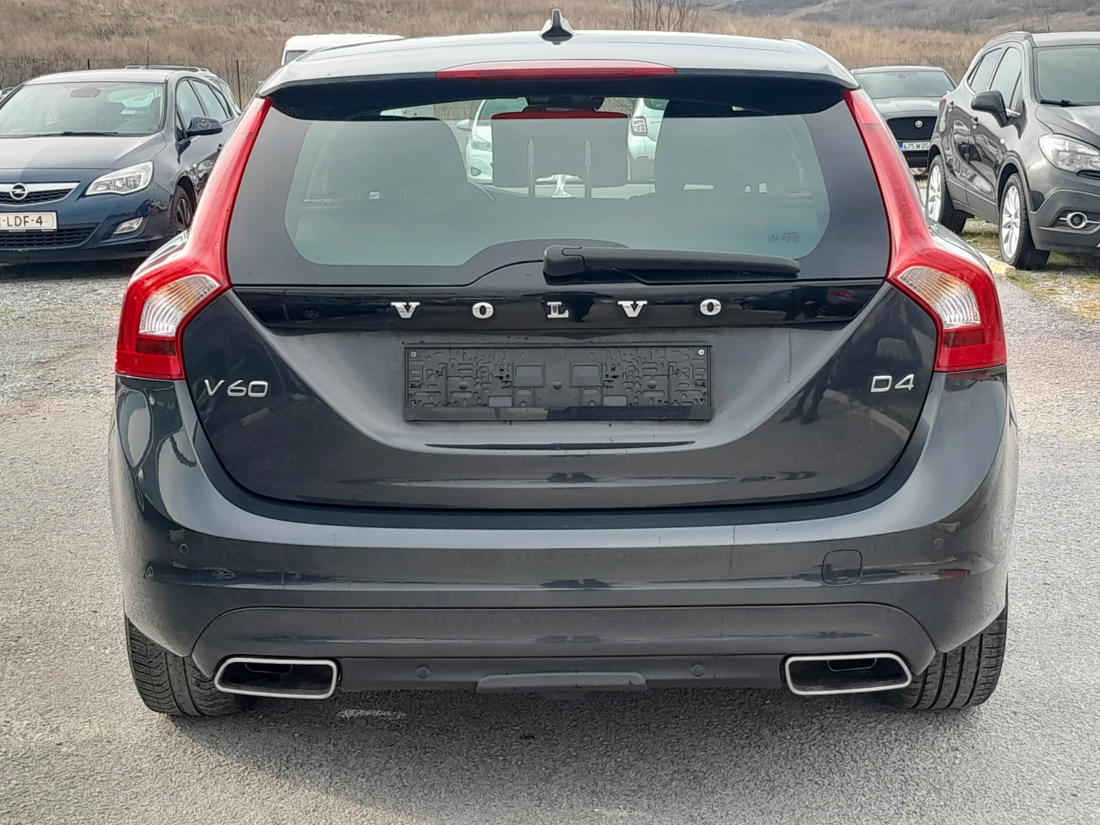 Volvo V60 2.0 D4 kinetic 180 - изображение 5