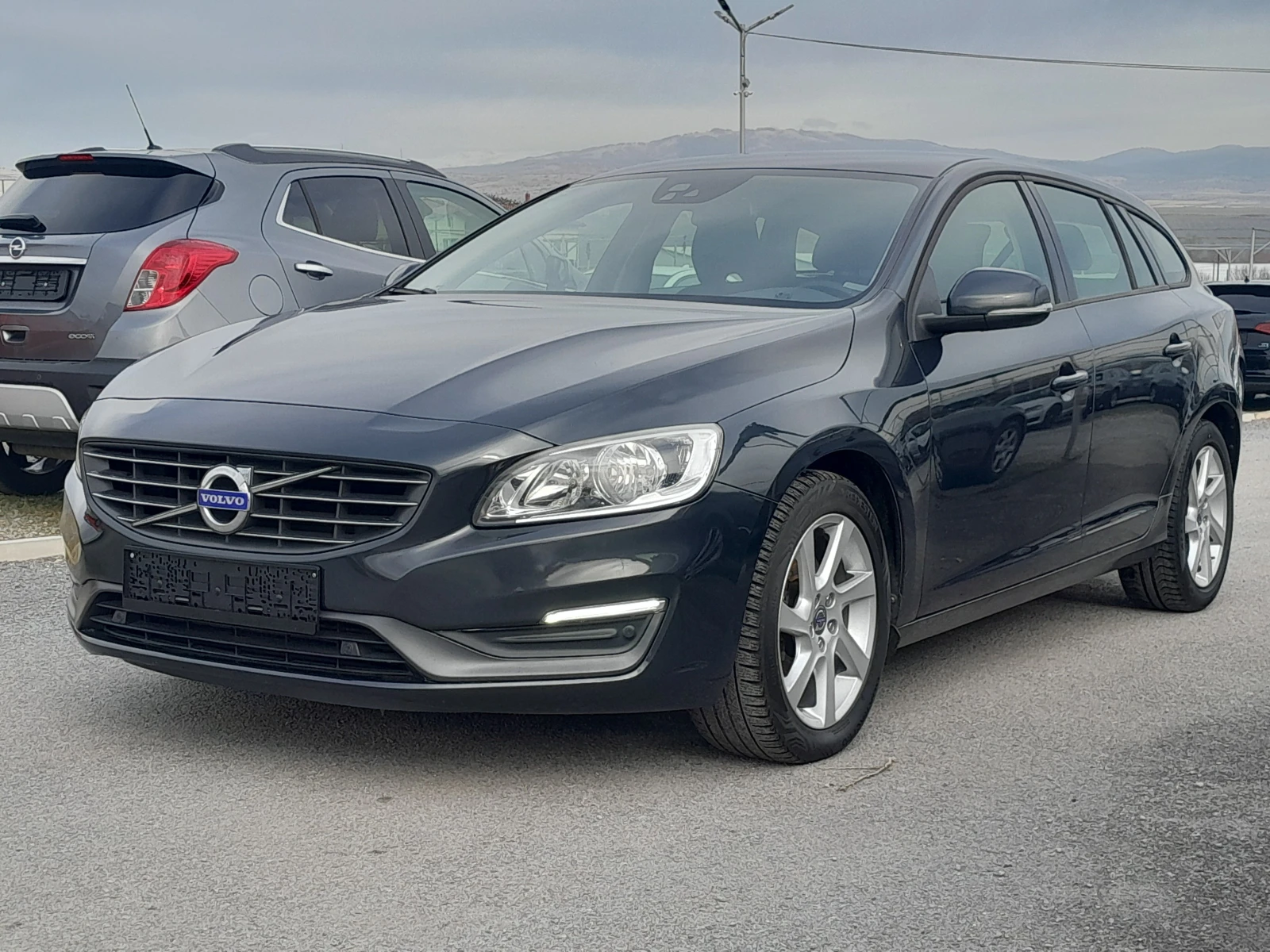 Volvo V60 2.0 D4 kinetic 180 - [1] 