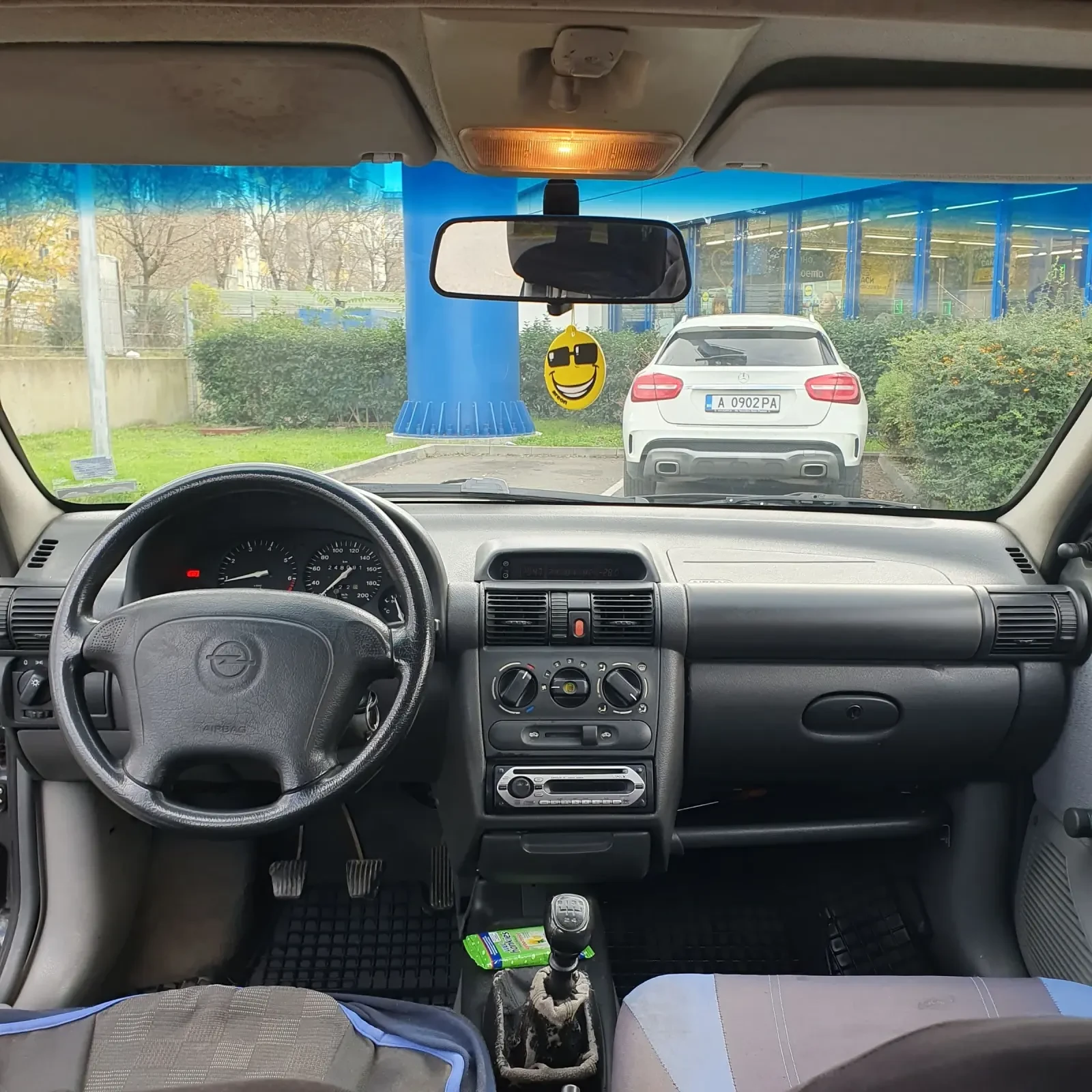 Opel Corsa 1.4i моно - изображение 10