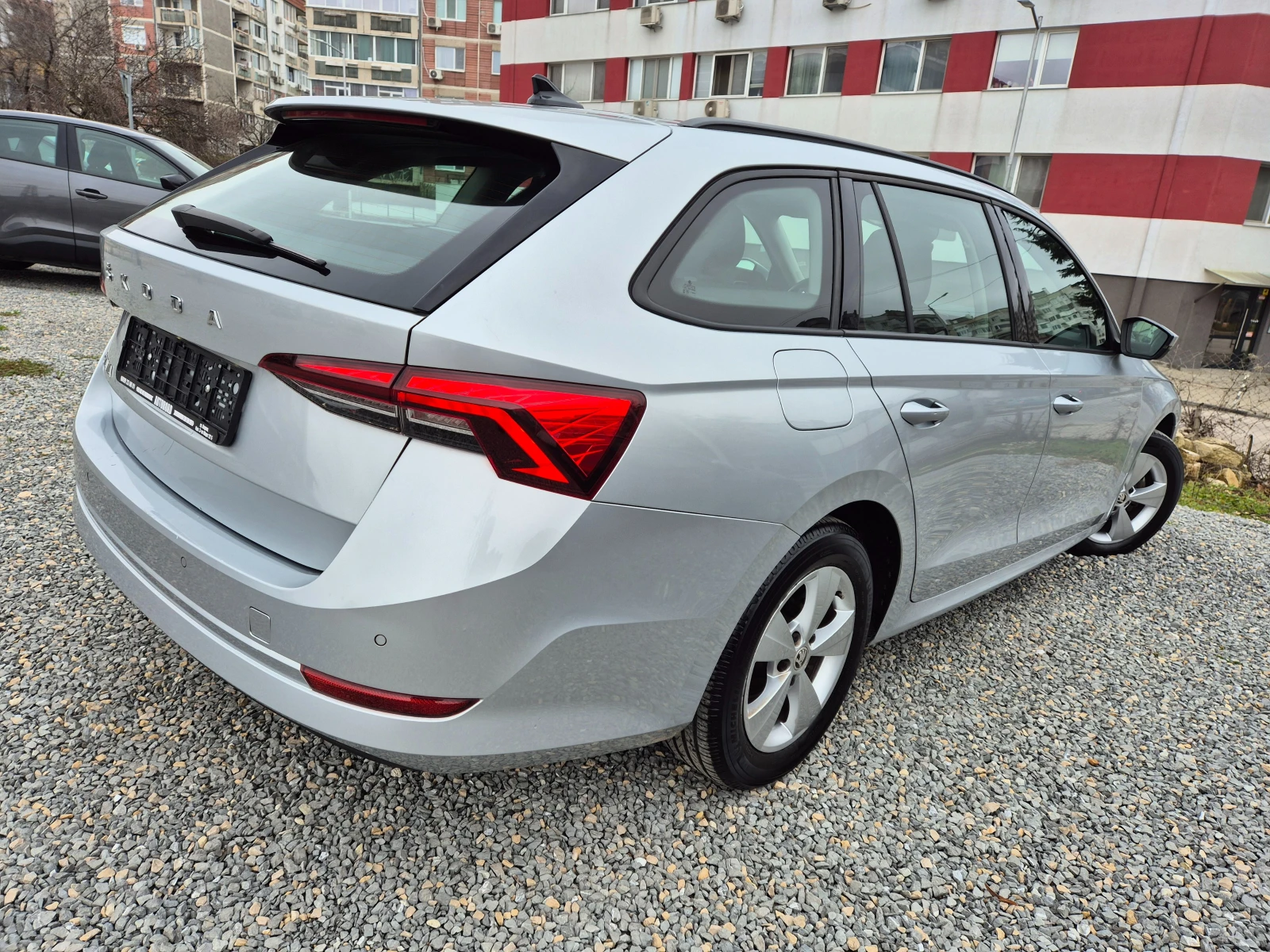 Skoda Octavia 2.0 TDI -150 K.S. AVTOMAT-LED-DISTRONIK-DIGITAL, снимка 2 - Автомобили и джипове - 53784004