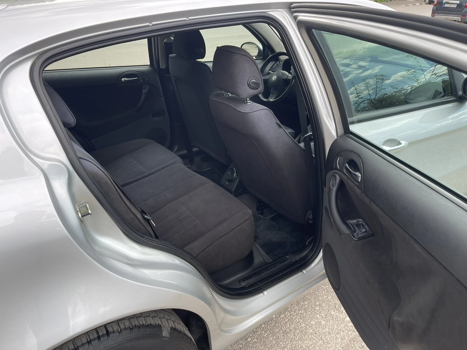 Alfa Romeo 147 1.6 GAS, снимка 10 - Автомобили и джипове - 53861517