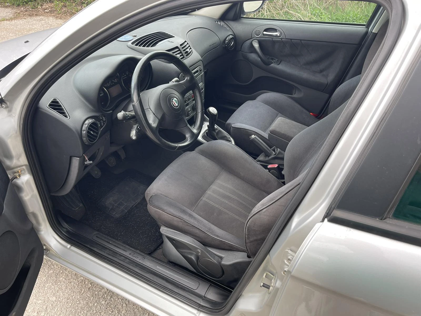 Alfa Romeo 147 1.6 GAS, снимка 8 - Автомобили и джипове - 53861517