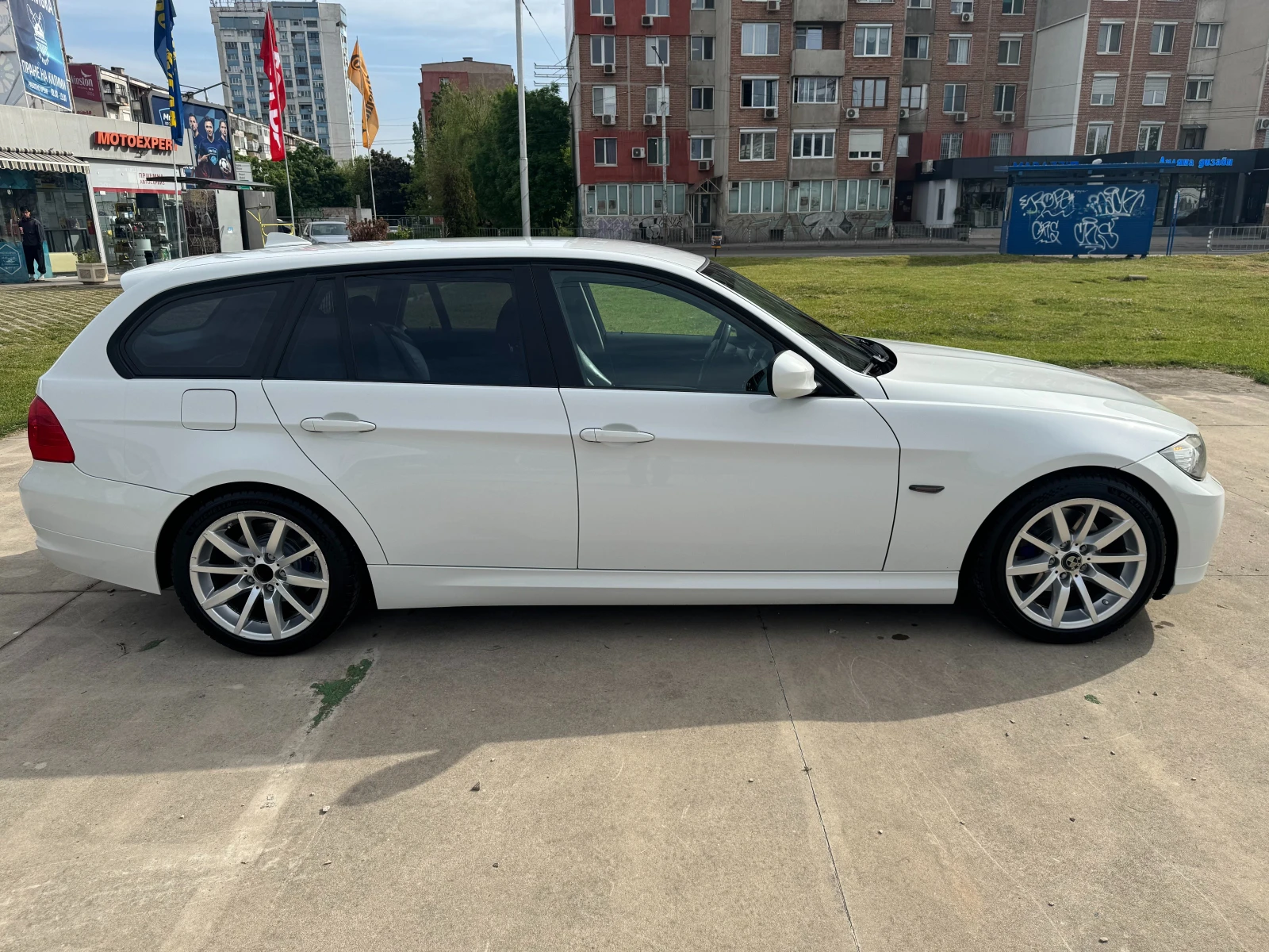 BMW 320 E91, снимка 3 - Автомобили и джипове - 54495576