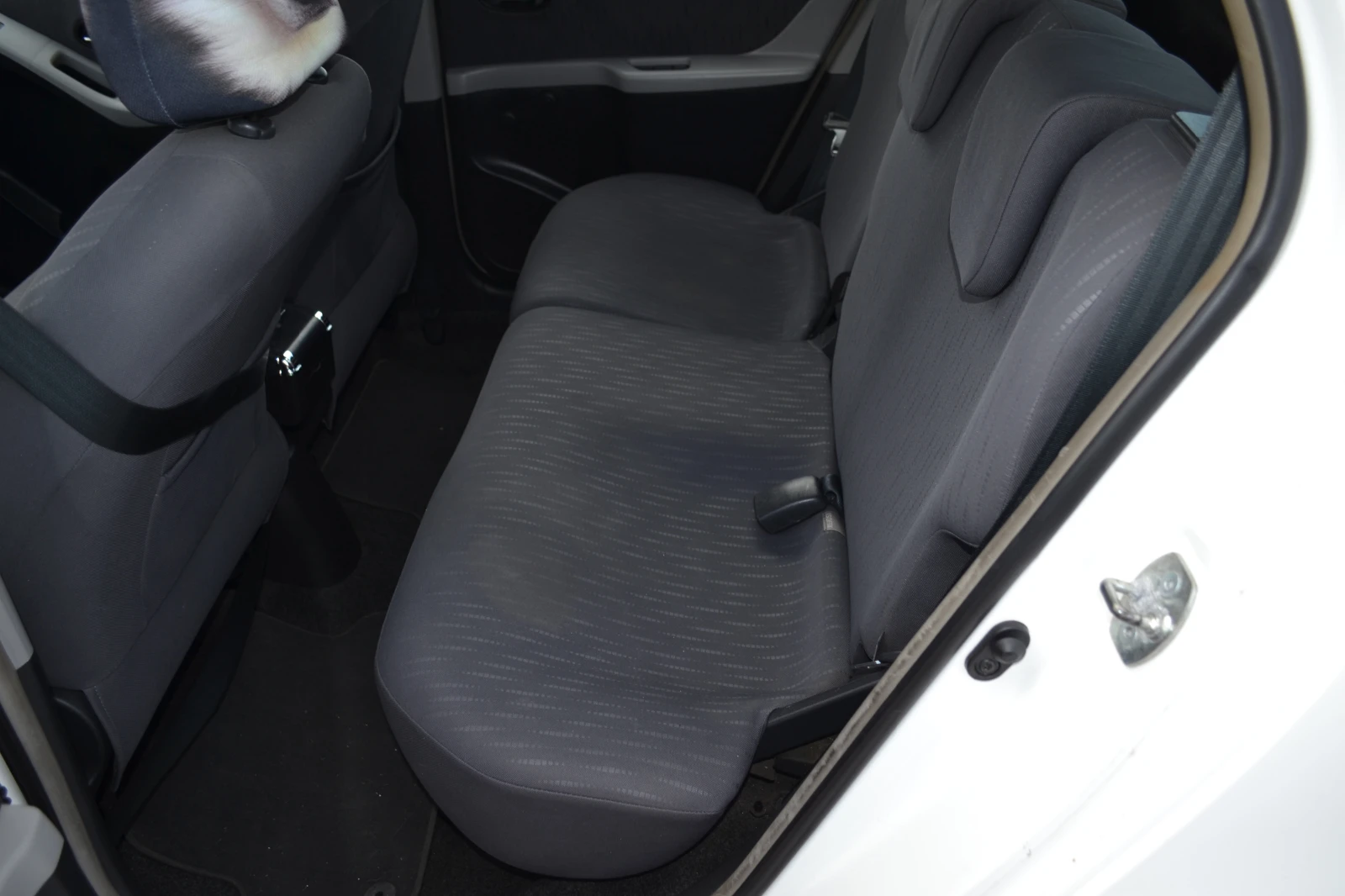 Toyota Yaris 1.4D-4D, снимка 7 - Автомобили и джипове - 55386996
