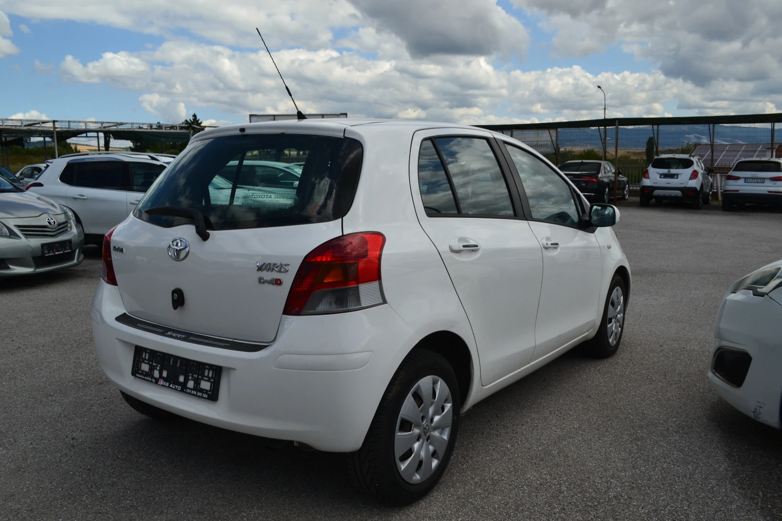 Toyota Yaris 1.4D-4D, снимка 6 - Автомобили и джипове - 55386996