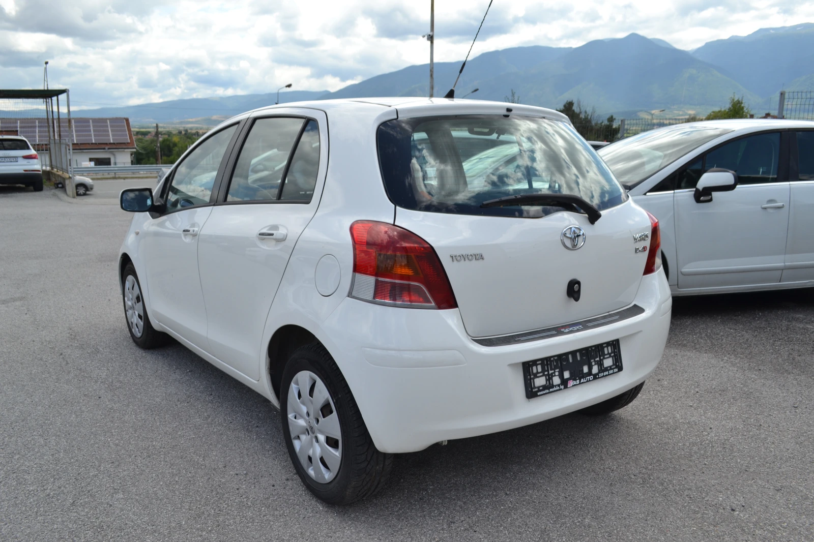 Toyota Yaris 1.4D-4D, снимка 4 - Автомобили и джипове - 55386996