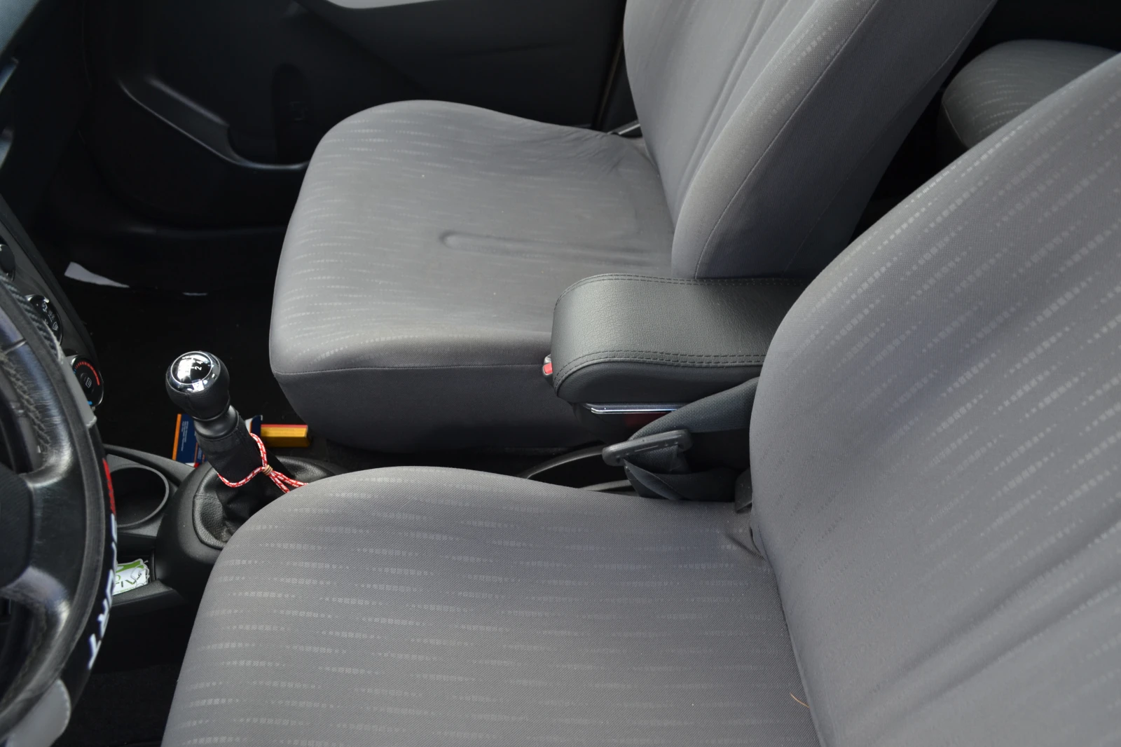 Toyota Yaris 1.4D-4D, снимка 9 - Автомобили и джипове - 55386996