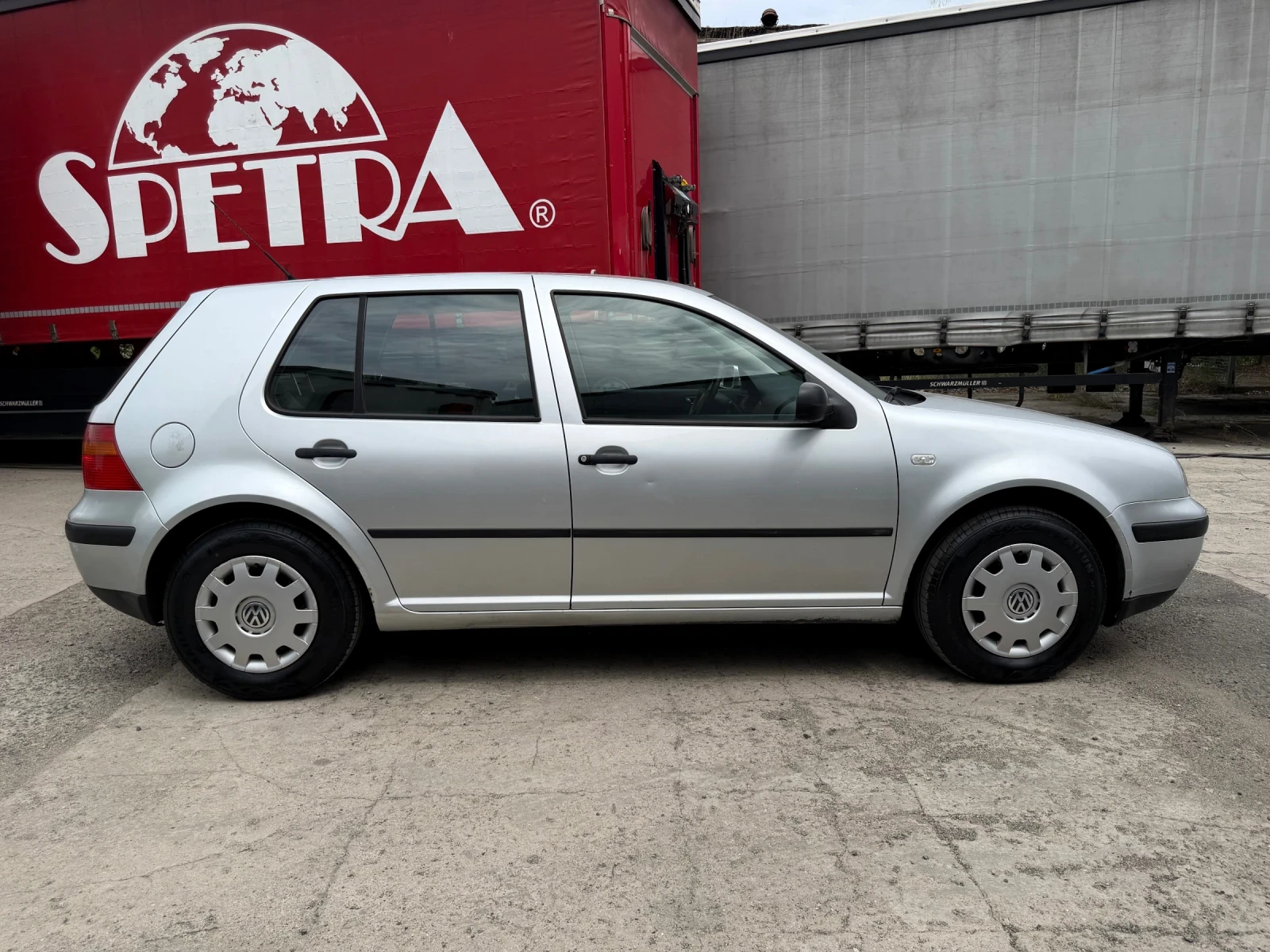 VW Golf 1.9SDI, снимка 5 - Автомобили и джипове - 55405702