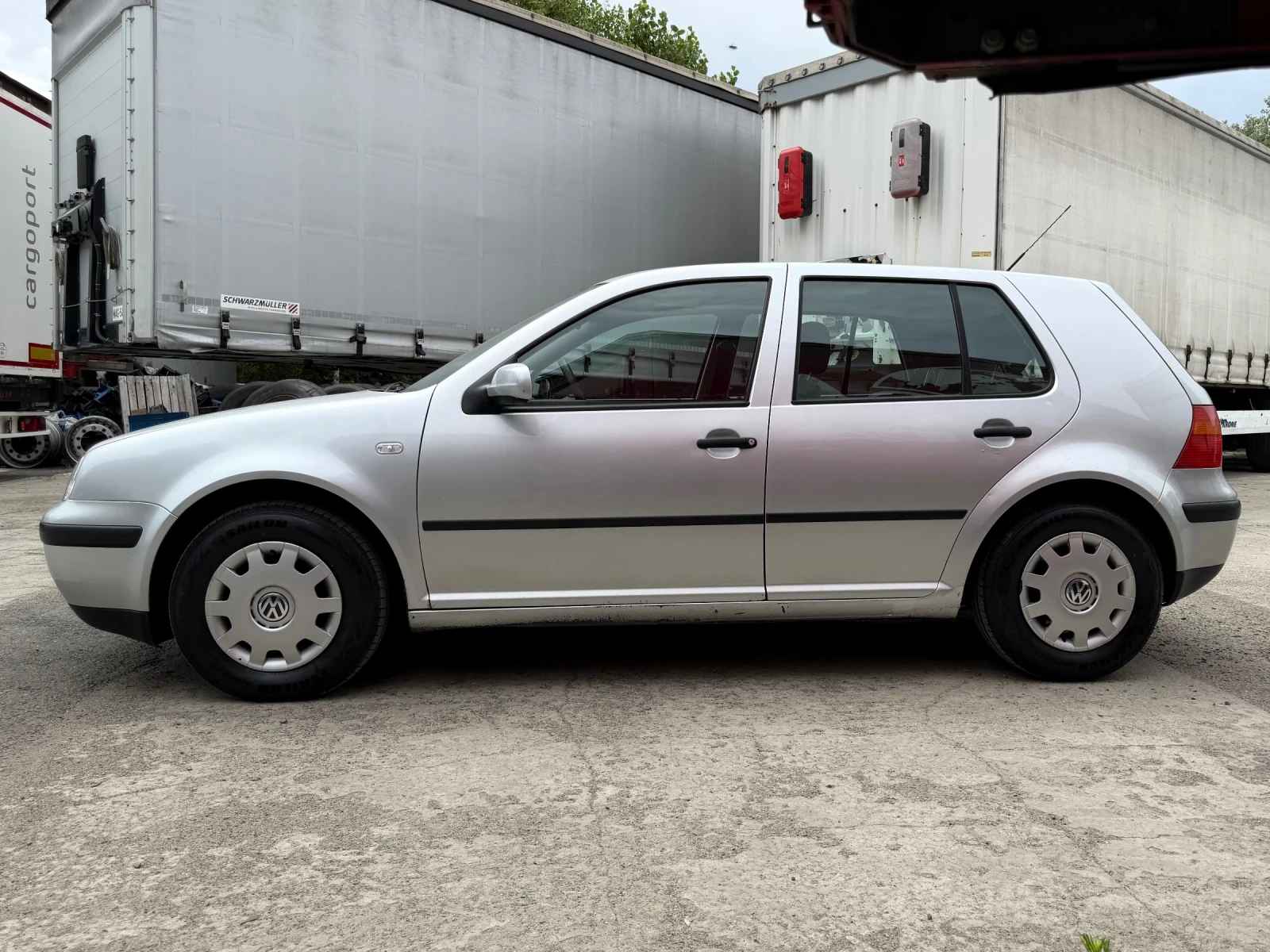 VW Golf 1.9SDI, снимка 7 - Автомобили и джипове - 55405702