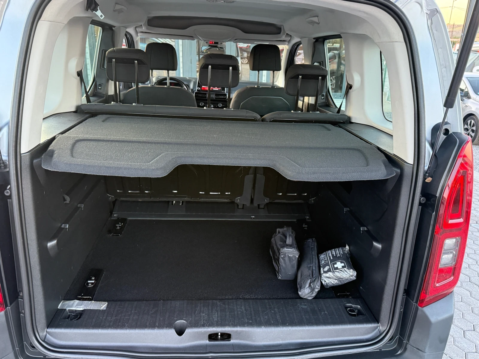 Citroen Berlingo 1.5 HDI 5 SEATS N1, снимка 14 - Автомобили и джипове - 55729537