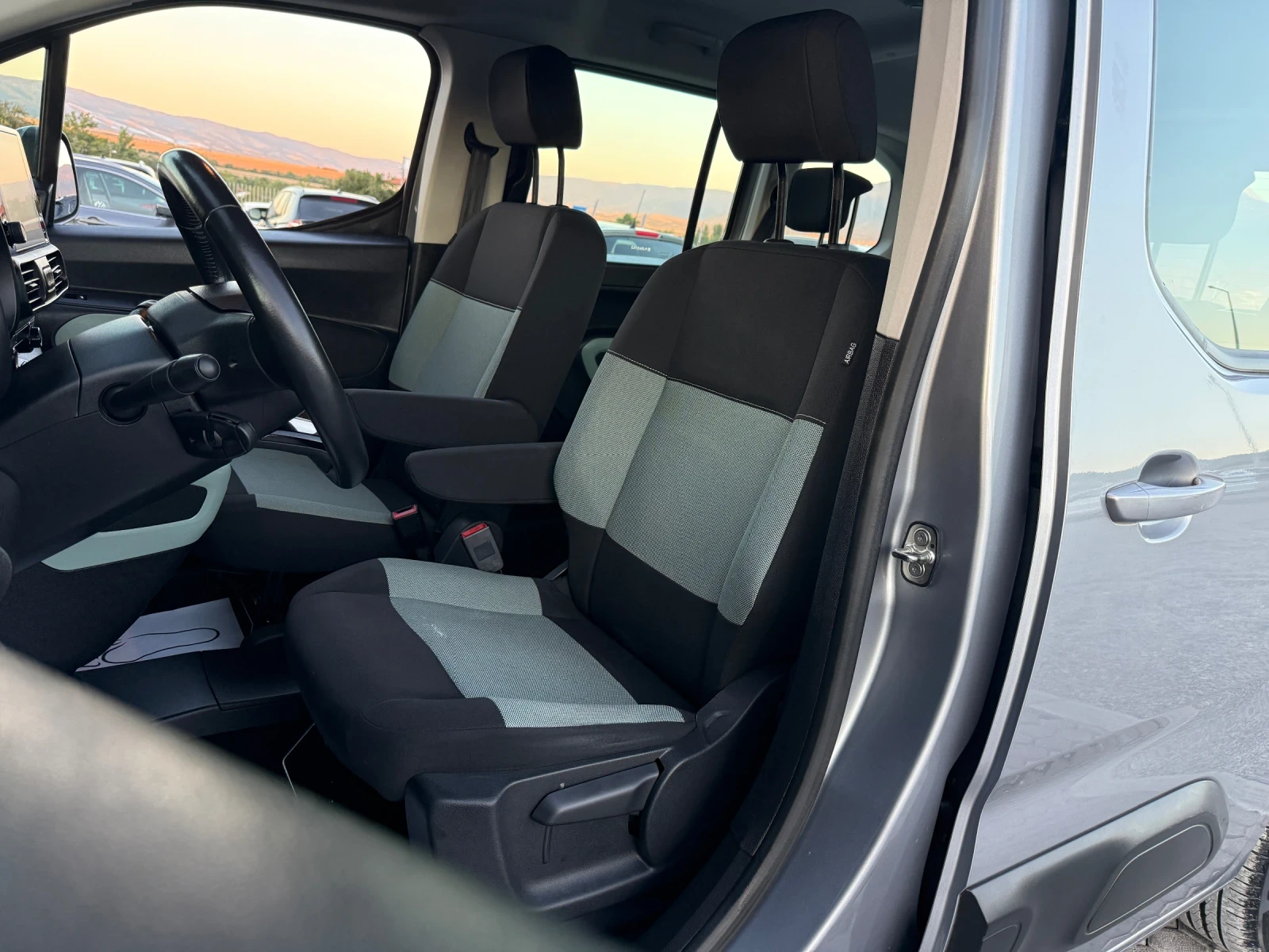 Citroen Berlingo 1.5 HDI 5 SEATS N1, снимка 9 - Автомобили и джипове - 55729537