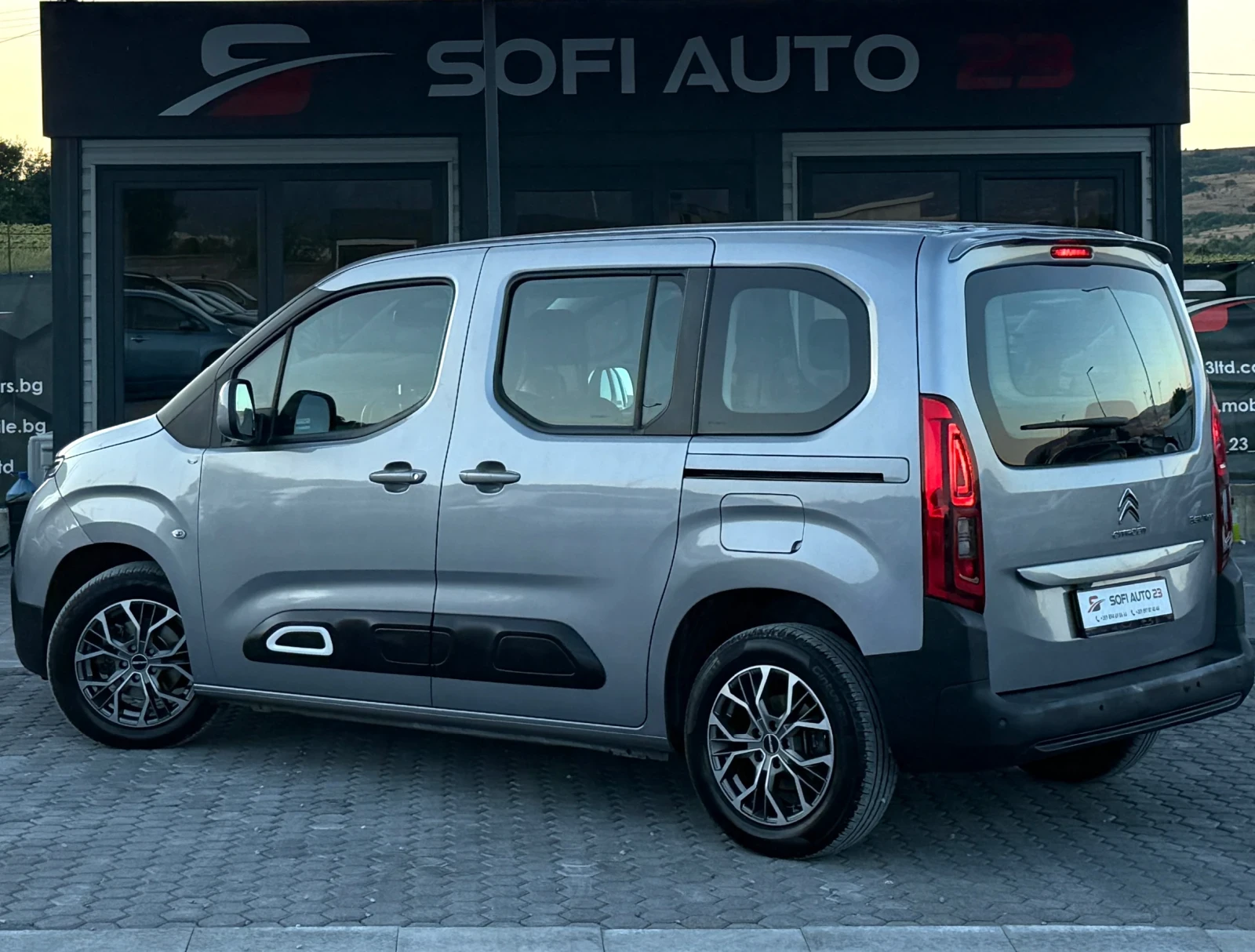 Citroen Berlingo 1.5 HDI 5 SEATS N1, снимка 4 - Автомобили и джипове - 55729537