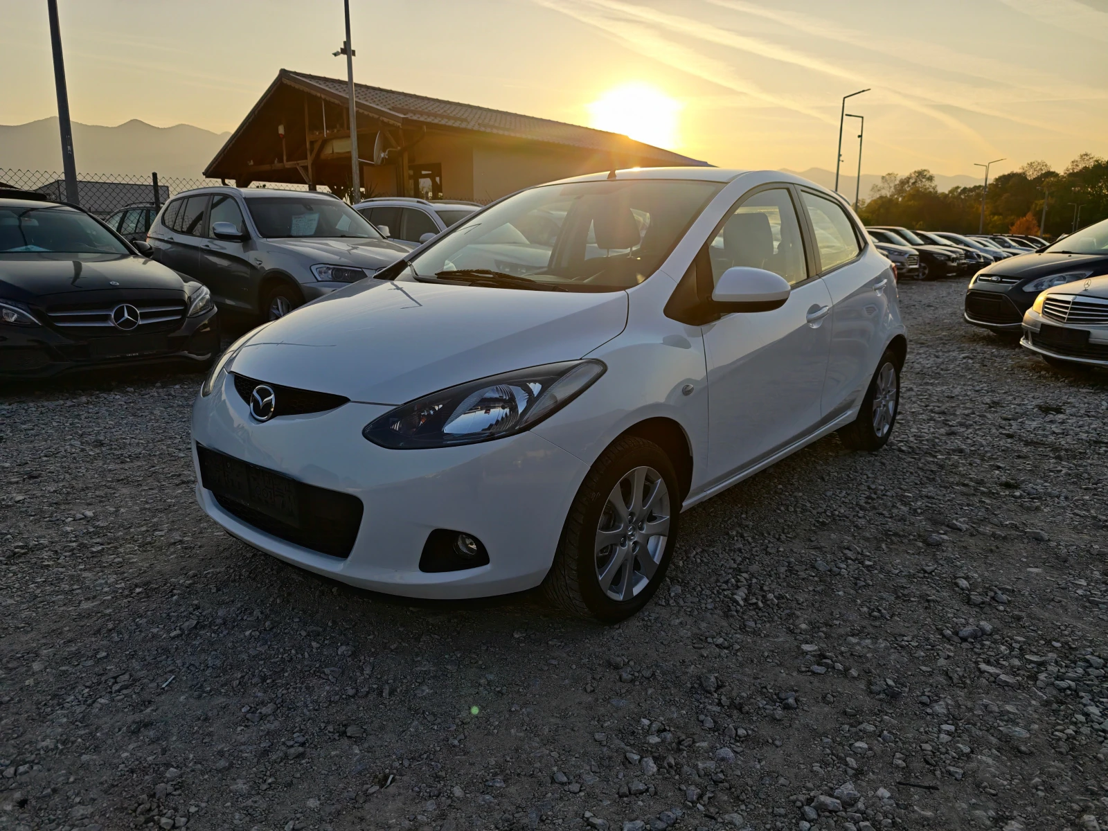 Mazda 2 1.3 бензин 93000 реални кл.