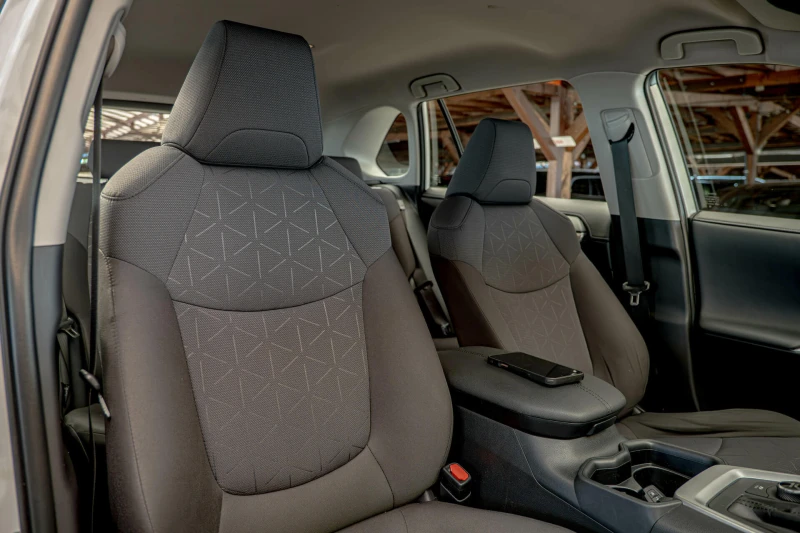 Toyota Rav4 Hybrid/4x4/Lane Assist/Distonic/Камера, снимка 10 - Автомобили и джипове - 50705553