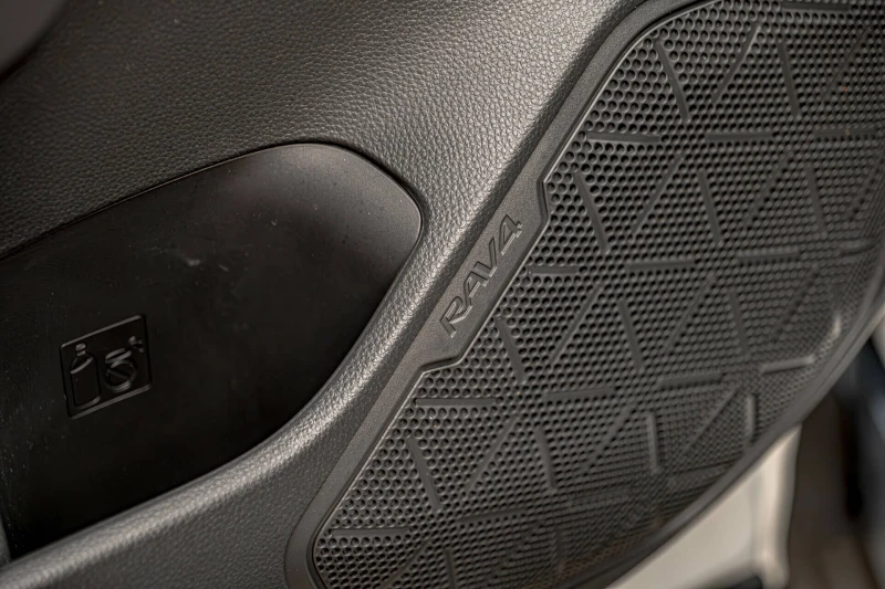 Toyota Rav4 Hybrid/4x4/Lane Assist/Distonic/Камера, снимка 8 - Автомобили и джипове - 50705553